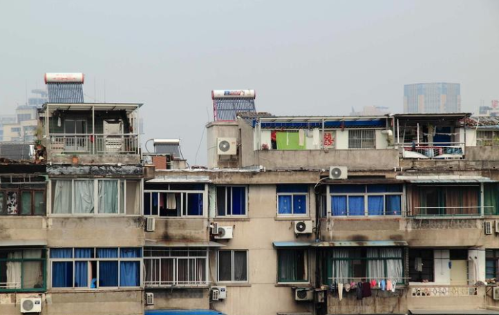老破小的樓房有出路了，讓居民原地?fù)Q上新房成今年城市更新的熱詞